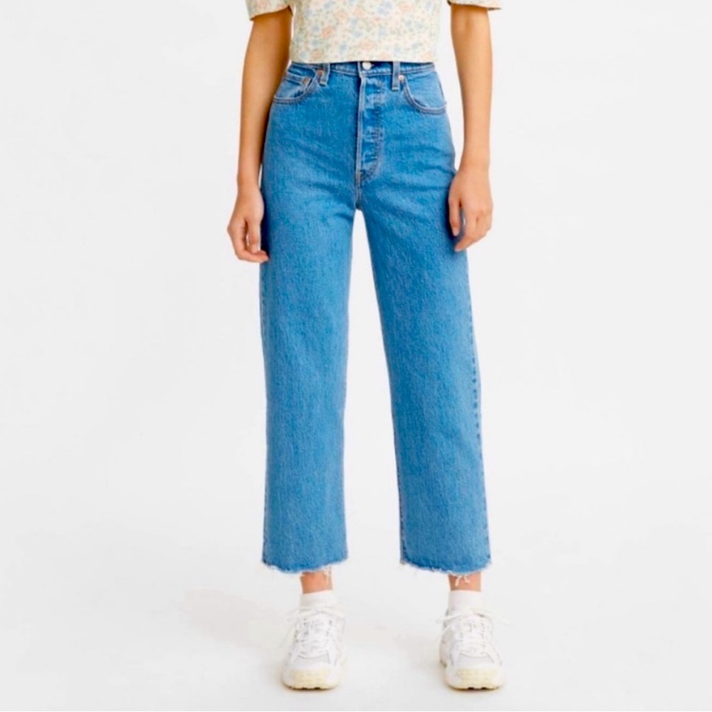 Levi’s Ribcage Straight Button Fly Raw Hem Ankle Jeans Size 30